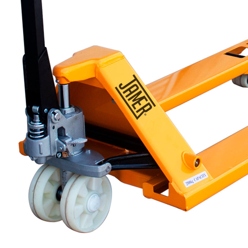 TRANSPALETA MANUAL 2500 KG. NYLON 685 MM